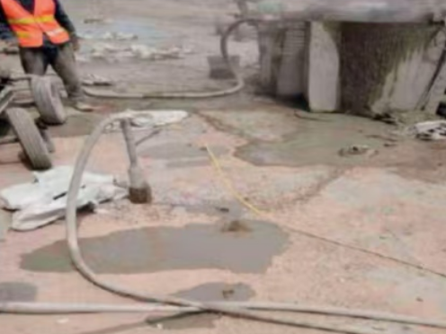 佳县水泥混凝土路面板底注浆技术 路面脱空注浆整治方案