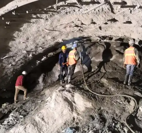 佳县拱顶带模注浆料的施工流程及注意事项